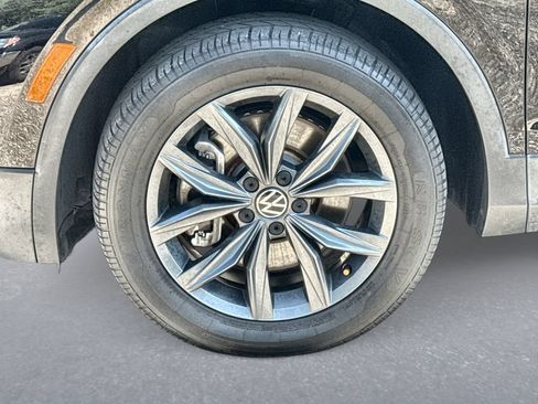 Used 2022 Volkswagen Tiguan SE FWD image 19