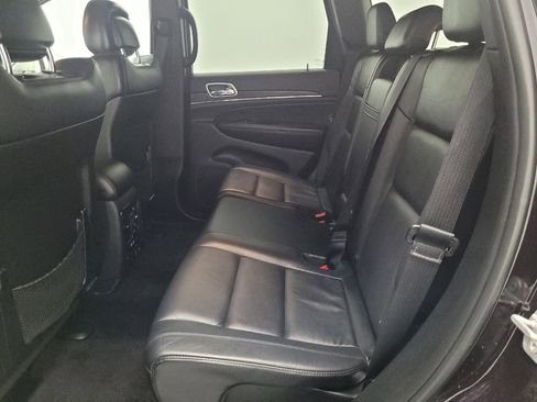 Used 2018 Jeep Grand Cherokee Limited image 18