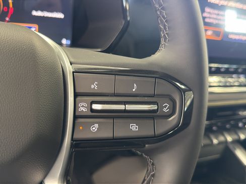 New 2026 Chevrolet Colorado ZR2 w/ Technology Package AWD/4WD image 18