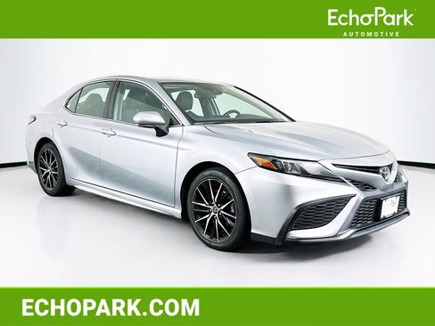Used 2023 Toyota Camry SE FWD image 1
