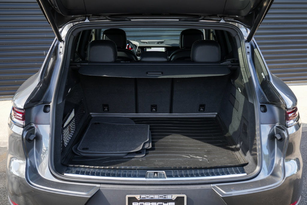 Certified 2026 Porsche Cayenne AWD/4WD image 17