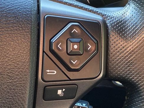 Used 2016 Toyota Tacoma TRD Sport w/ Towing Package image 19