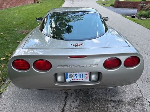 Used 2000 Chevrolet Corvette Coupe w/ Roof Pkg RWD image 10