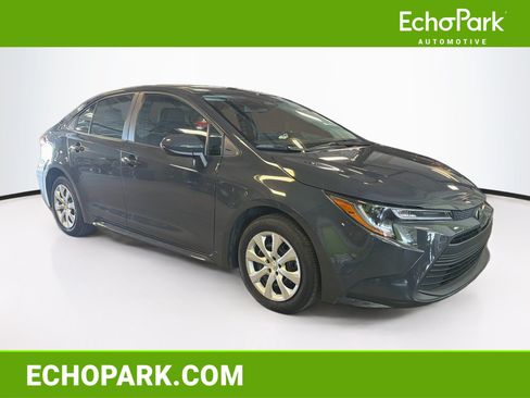 Used 2025 Toyota Corolla LE FWD image 1