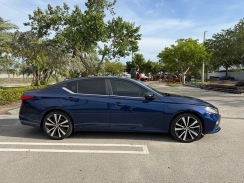 Used 2022 Nissan Altima 2.5 SR FWD image 8