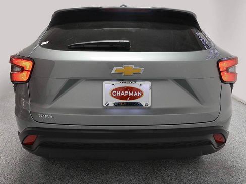 Used 2025 Chevrolet Trax LS FWD image 4