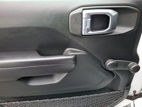 Used 2021 Jeep Gladiator Sport image 12