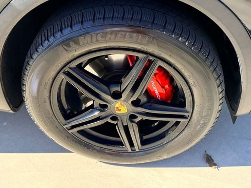 Used 2016 Porsche Cayenne S image 14