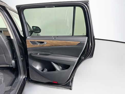 Used 2025 Volkswagen Atlas SE FWD image 32