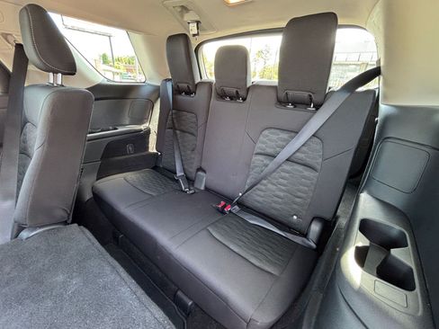 Used 2025 Nissan Pathfinder SV image 34