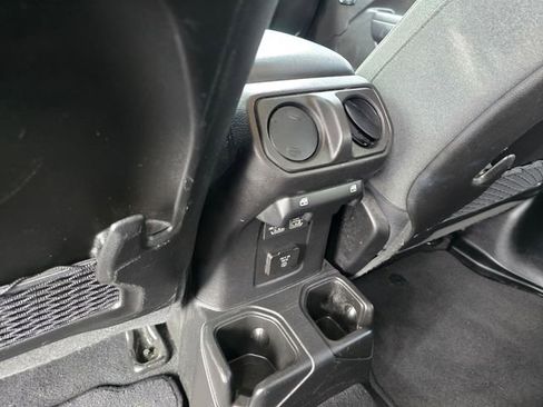 Used 2025 Jeep Wrangler Unlimited Rubicon AWD/4WD image 28