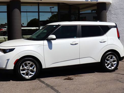 Used 2023 Kia Soul LX w/ Option Group 015 FWD image 7