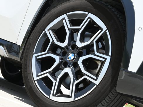 Used 2025 BMW X1 xDrive28i w/ Convenience Package AWD/4WD image 11