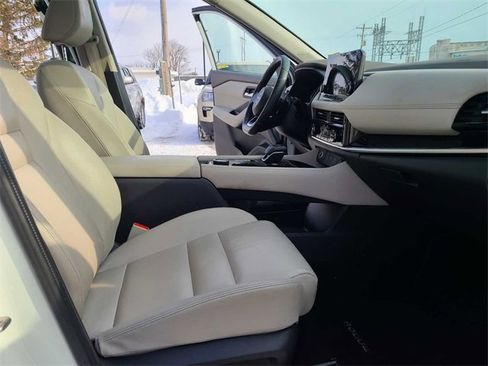 Used 2023 Nissan Rogue SL w/ SL Premium Package image 18