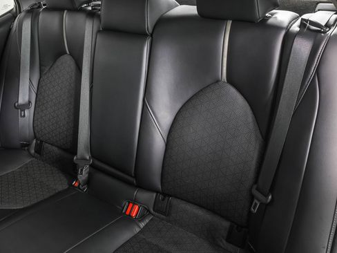 Used 2018 Toyota Camry XSE image 35