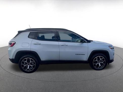 Used 2025 Jeep Compass Limited AWD/4WD image 16