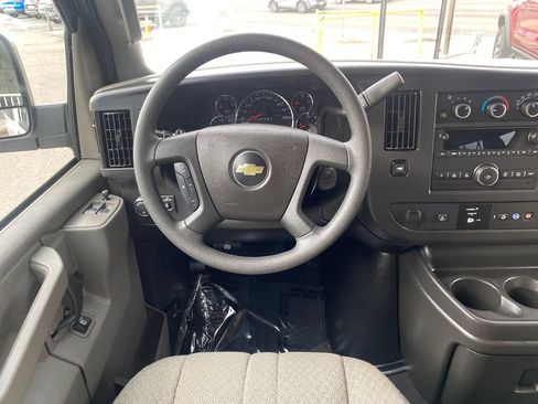 Used 2025 Chevrolet Express 3500 LT w/ LT Preferred Equipment Group RWD image 12