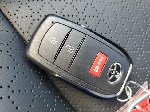 Certified 2025 Toyota 4Runner SR5 AWD/4WD image 10