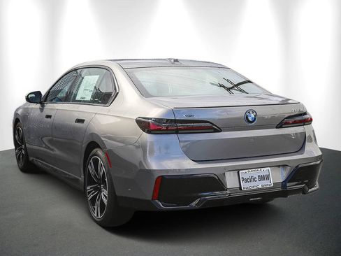 Used 2026 BMW 750e xDrive AWD/4WD image 4