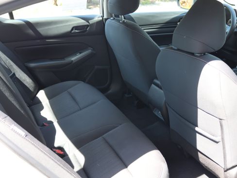Used 2024 Nissan Altima 2.5 SV FWD image 17