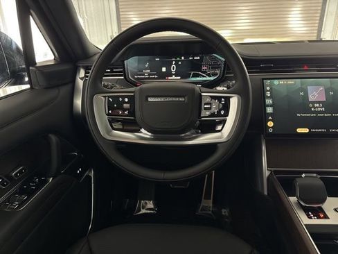 Used 2025 Land Rover Range Rover SE image 23