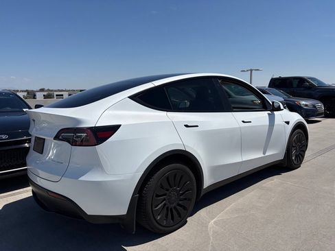 Used 2023 Tesla Model Y Long Range AWD/4WD image 2