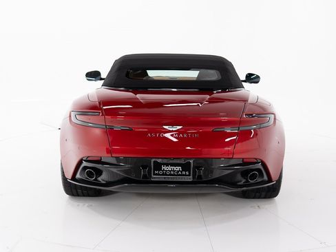 Used 2025 Aston Martin DB12 Convertible image 13