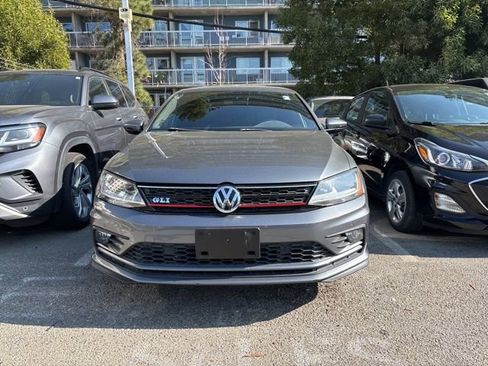 Used 2017 Volkswagen Jetta GLI image 2