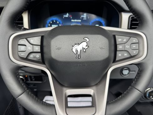 Used 2025 Ford Bronco Outer Banks image 52