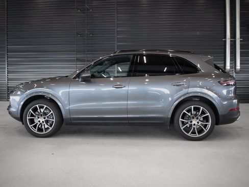 Certified 2023 Porsche Cayenne AWD/4WD image 2