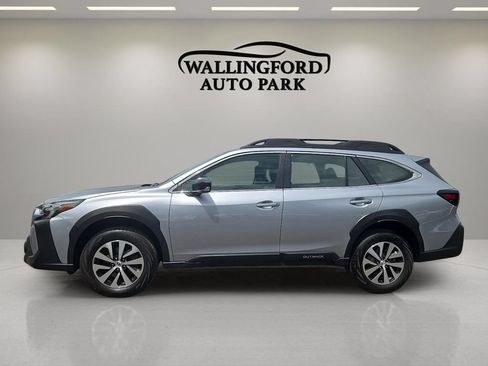 Used 2025 Subaru Outback AWD/4WD image 2