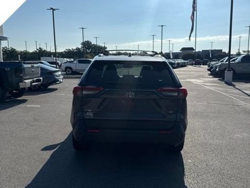 Used 2021 Toyota RAV4 LE FWD image 6