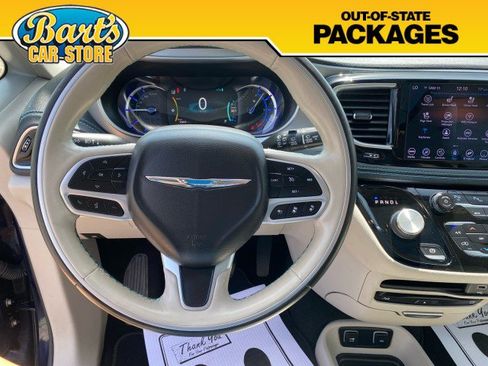 Used 2020 Chrysler Pacifica Limited w/ Advanced Safetytec Group FWD image 33