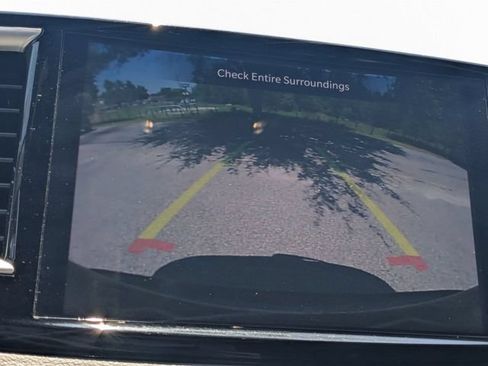 Used 2025 Chrysler Pacifica Select FWD image 22