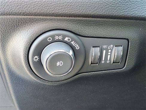 Certified 2019 Jeep Compass Limited image 12