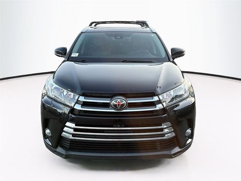Used 2017 Toyota Highlander Limited Platinum image 2