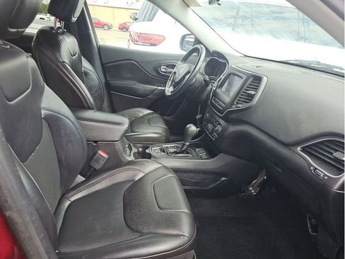 Used 2019 Jeep Cherokee Latitude Plus FWD image 17