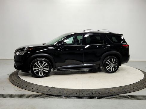 Used 2024 Nissan Pathfinder Platinum w/ Lighting Package (N93) image 4