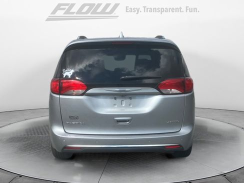 Used 2017 Chrysler Pacifica Limited image 7