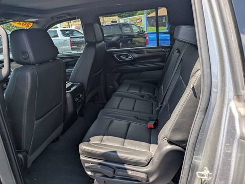 Used 2022 Chevrolet Suburban Z71 w/ Luxury Package AWD/4WD image 9