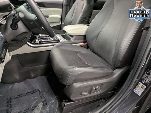 Used 2023 Kia Carnival SX Prestige FWD image 10