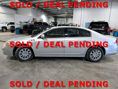 Used 2010 Buick Lucerne CXL w/ Driver Confidence Package image 5