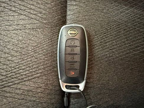 Used 2025 Nissan Rogue SV image 23