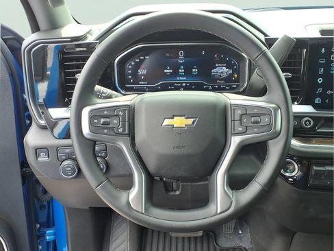 Certified 2025 Chevrolet Silverado 1500 LT AWD/4WD image 5