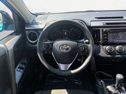 Used 2018 Toyota RAV4 LE image 17