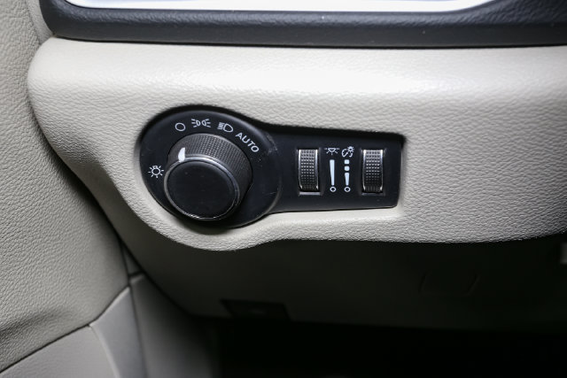 Used 2022 Chrysler Voyager LX FWD image 32