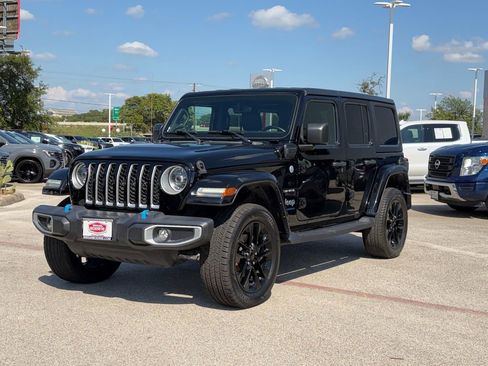 Used 2023 Jeep Wrangler Unlimited Sahara w/ Cold Weather Group AWD/4WD image 7