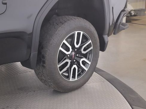 Used 2023 GMC Sierra 1500 AT4 w/ Technology Package AWD/4WD image 14