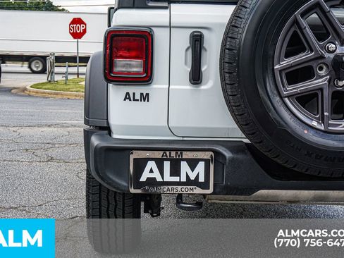 Used 2025 Jeep Wrangler Unlimited Sport AWD/4WD image 17