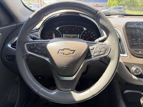 Used 2018 Chevrolet Malibu LT FWD image 15